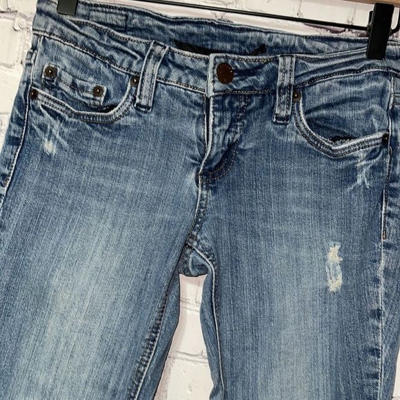 Refuge Distressed Denim 3L - Picture 2 of 13